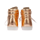 Logolu, parlak deri sneaker bot