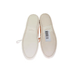 Logolu, parlak deri sneaker bot